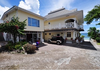 Hanneman Holiday Residence is a newly built apartment hotel 4 minutes walk  from Mahé's most popular beach Beau Vallon Bay in Seychelles